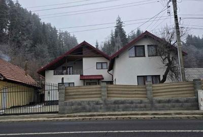 Casă cu 4 camere în Central - 2