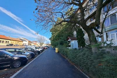 Apartament cu 3 camere semidecomandat, mobilat în Circumvalațiunii - 13