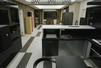 Apartament 2 camere, etaj parter cu curte interioară, metrou OBOR - 1