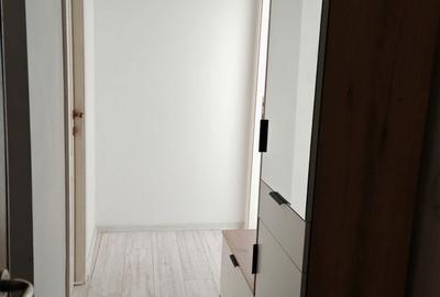 Apartament cu 2 camere decomandat în Tractorul - 2