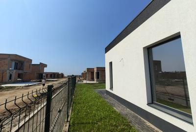 Casa Individuala  -  3 camere  -  350 mp teren  -  90 mp utili - 3