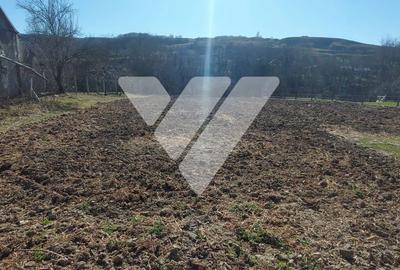 Casă cu 6 camere cu Teren 2109 Mp în Slimnic