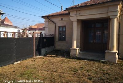 De vanzare (de inchiriat) , in zona centrala, casa cu curte de 1100mp - 5