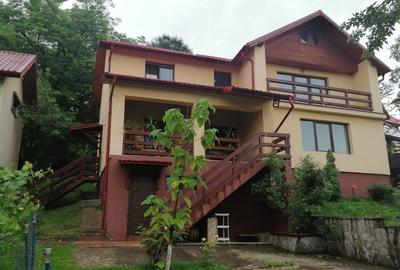 Casă cu 4 camere în Central - 3