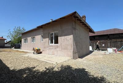 Casă cu 4 camere în Străoști - 2