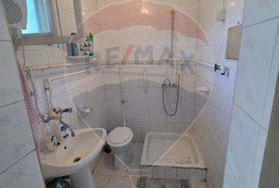 Casă cu 5 camere cu Teren 1233 Mp în Vest - 4