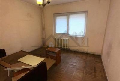 Apartament cu 4 camere decomandat în Nicolina - 9