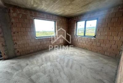 Casă cu 4 camere cu Teren 555 Mp în Cetate