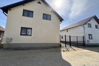 Casă individuală cu 4 camere cu Canalizare în Cristian - 1