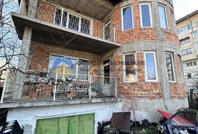 Vila la rosu Piatra Neamt