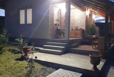 Casă cu 2 camere cu Teren 1751 Mp în Central - 1