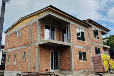 Casă cu 4 camere cu Teren 245 Mp în Florești - 1