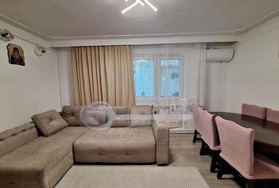 Apartament cu 3 camere semidecomandat în Podul de Piatră
