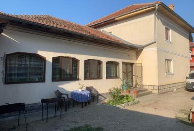 Casă cu 4 camere în Central - 3