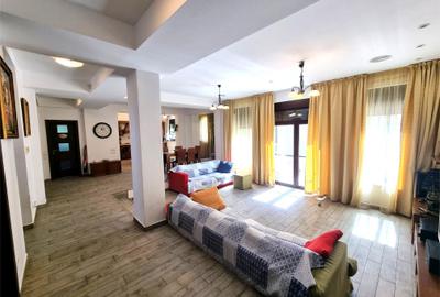 Chitila langa Lacul cu Nuferi si Padure Chitila langa Lacul cu Nuferi si Padure - 3