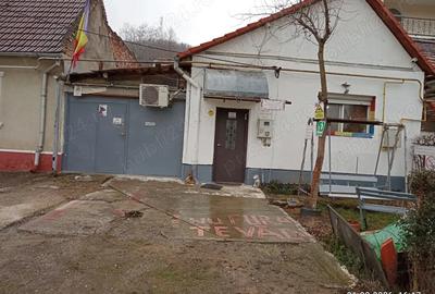 Casă cu 4 camere cu Teren 343 Mp în Central - 10