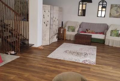 Casă cu 4 camere în 1 Decembrie - 8