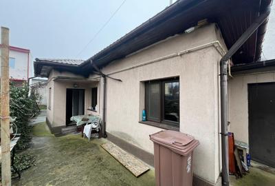 Casă individuală cu 4 camere cu Canalizare în Central - 1