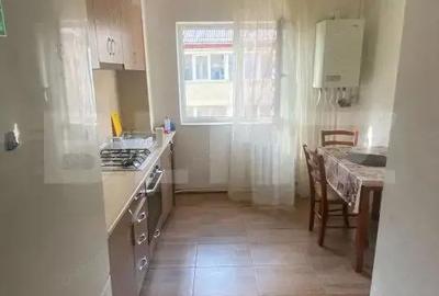 Apartament de vanzare, cu 2 camere, 50 mp, zona Decebal - 8