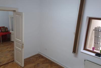 Casă cu 3 camere cu Teren 70 Mp în Exterior Vest