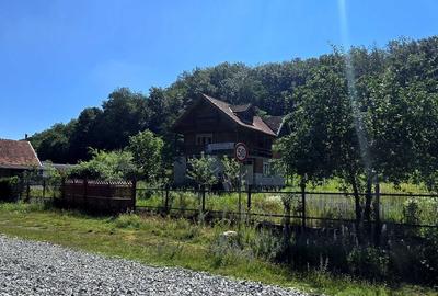 Casă cu 4 camere în Nadăș