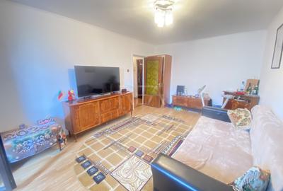 Apartament cu 3 camere decomandat, mobilat în Tineretului