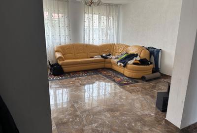 Casă cu 4 camere în Central - 2