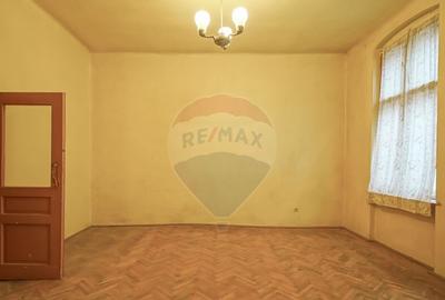 Vila pe str Alexandru Ioan Cuza, 10 camere, S + P + E, t... - 2