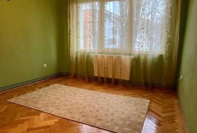 Apartament cu 3 camere in Centru - 2