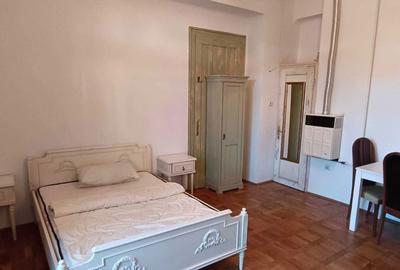 Garsonieră decomandată în Central
