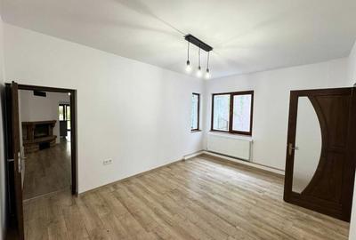 Casa Zona Semicentrala Curte Individuala Teren 400mp - 2