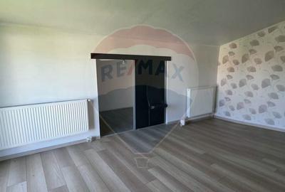 Casă cu 5 camere cu Teren 1192 Mp în Crevedia - 10