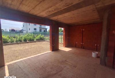 Casă cu 4 camere cu Teren 320 Mp în Ipotești - 9