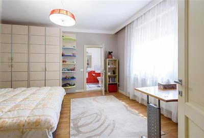 Resedinta cu:foisor,2 garaje, crama tip restaurant+garsoniera lux ... - 25