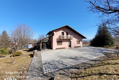Casă cu 4 camere cu Teren 1200 Mp în Sadu - 5