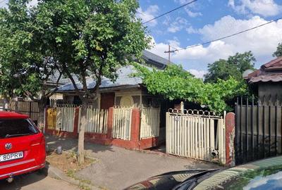 Casă cu 3 camere cu Teren 200 Mp în Central - 1