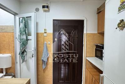 Garsoniera cocheta, mobilata si utilata, etaj intermediar... - 2