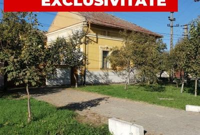 PROPRIETATE UNICAT! Casa 7 camere pe colt in Nadlac