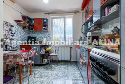 Apartament cu 3 camere decomandat în Progresul - 12