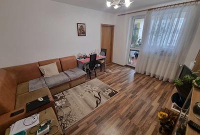 Apartament cu 4 camere semidecomandat, mobilat în Faleza Nord