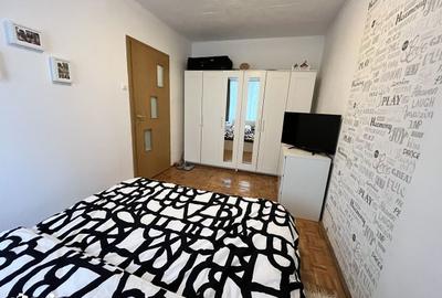 Apartament cu 3 camere semidecomandat, mobilat în Tractorul - 8