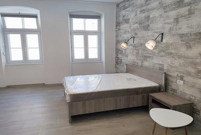 Centrul Istoric - Poarta Schei, garsonieră spațioasă. - 5