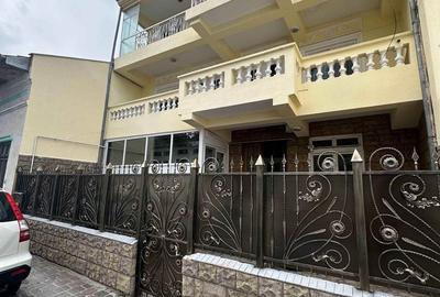 Casă individuală cu 7 camere cu Canalizare în Ultracentral - 1