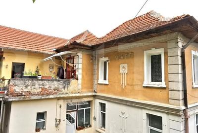 Apartament cu 4 camere semidecomandat, mobilat în Cetatea - 1