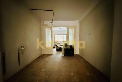 Apartament cu 3 camere semidecomandat în Universitate