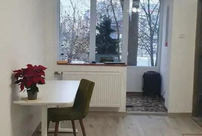 Zona centrala 1 camera decomandat et 1 cu bucatarie separata si balcon amenajat modern mobilat Zona centrala 1 camera decomandat et 1 cu bucatarie separata si balcon amenajat modern mobilat - 4