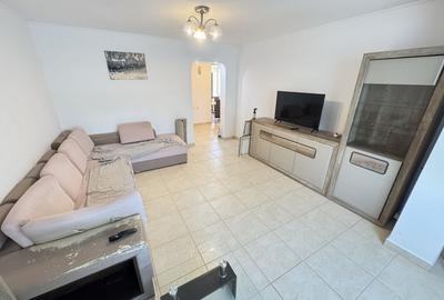 Apartament cu 3 camere decomandat, mobilat în Central