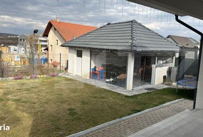 Casă cu 4 camere cu Teren 550 Mp în Corunca