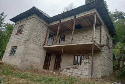 Casă în Stroești - 2