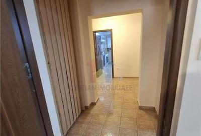 ULTRACENTRAL Bariera 2 cam 84mp, etaj 1 bloc cu lift Mobilat - 1